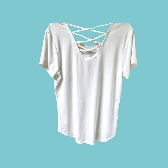 NO BOUNDRIES PLUS SIZE BABE & Hearts Graphic Tee. - Picture 5 of 9